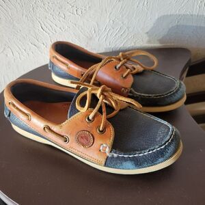 Dooney and Bourke kids all weather leather boat shoes kids size 3 - 4